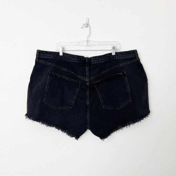 [Abercrombie & Fitch] Black High Rise Curve Love The Mom Short Raw Hem NWT Sz 22 - Picture 3 of 11